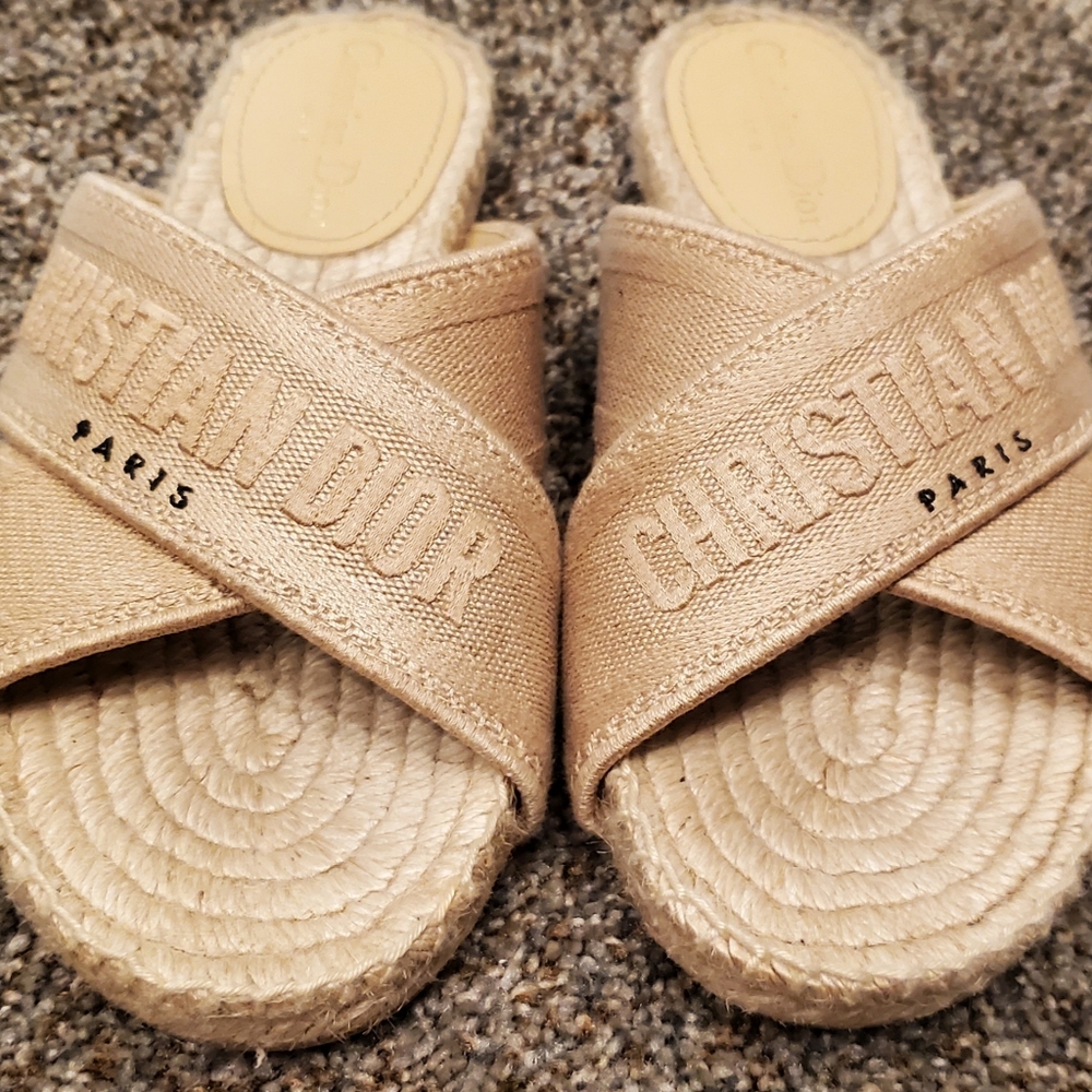 Dior Granville Espadrille in EUC Size 35 Cream Color
